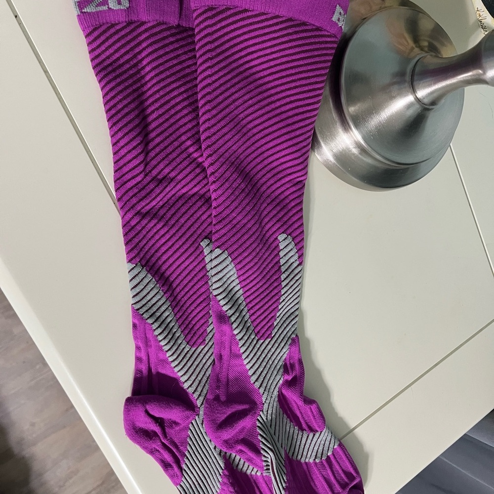 Blitzu Fuschia and Gray compresaion Socks